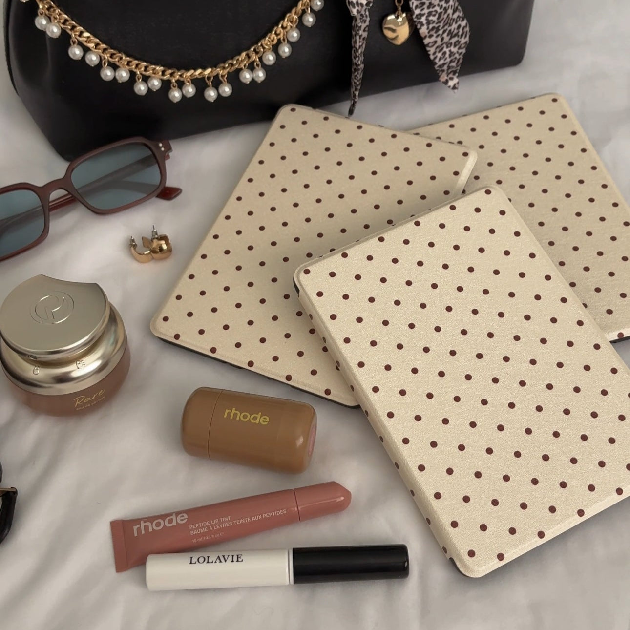 The Chic Spot Kindle Case